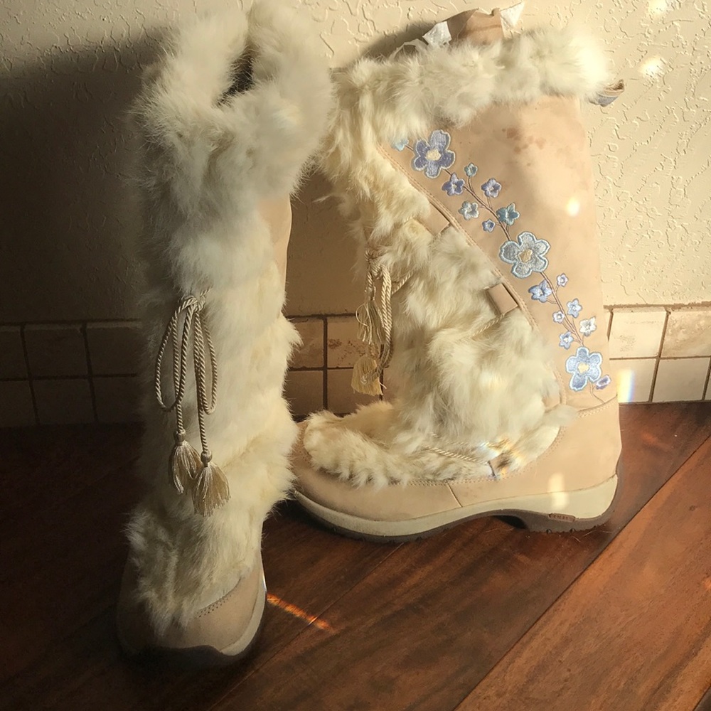 Ulu White Rabbit Fur Boots